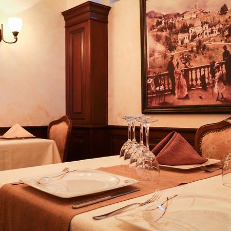 Hotel Foisorul Cu Flori Sinaia Kültér fotó