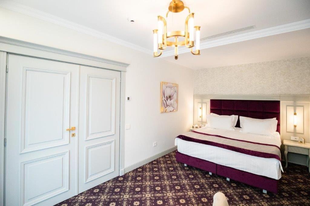 Hotel Foisorul Cu Flori Sinaia Kültér fotó