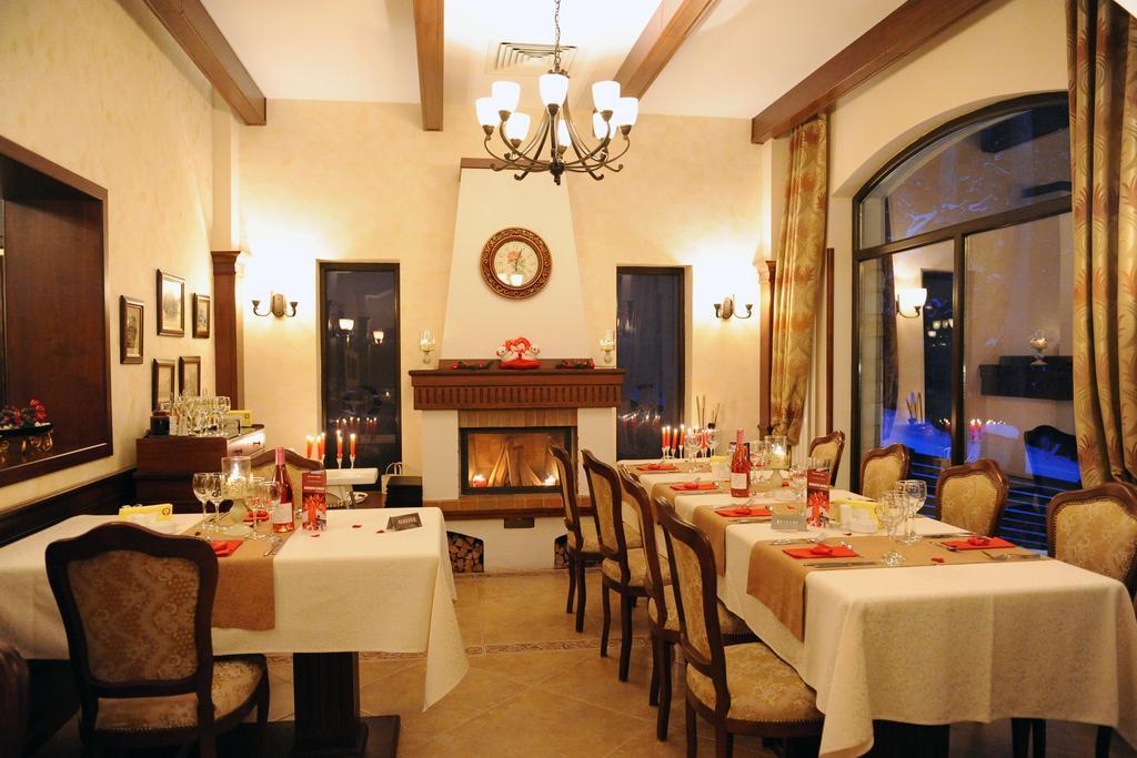 Hotel Foisorul Cu Flori Sinaia Kültér fotó