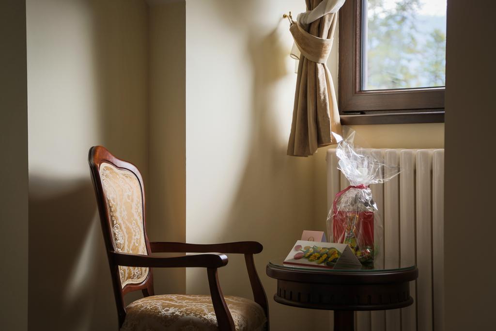 Hotel Foisorul Cu Flori Sinaia Kültér fotó