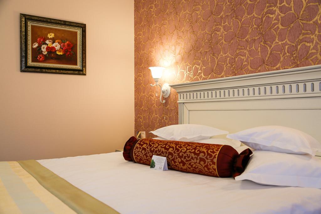 Hotel Foisorul Cu Flori Sinaia Kültér fotó