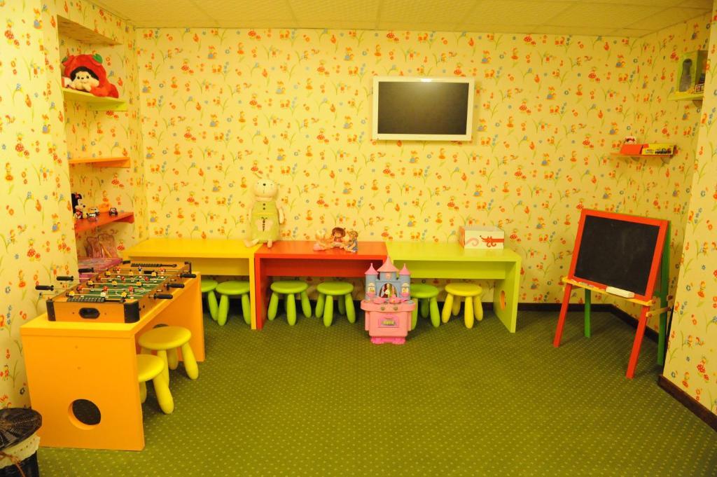 Hotel Foisorul Cu Flori Sinaia Kültér fotó
