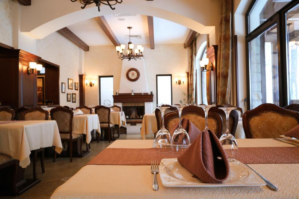 Hotel Foisorul Cu Flori Sinaia Kültér fotó