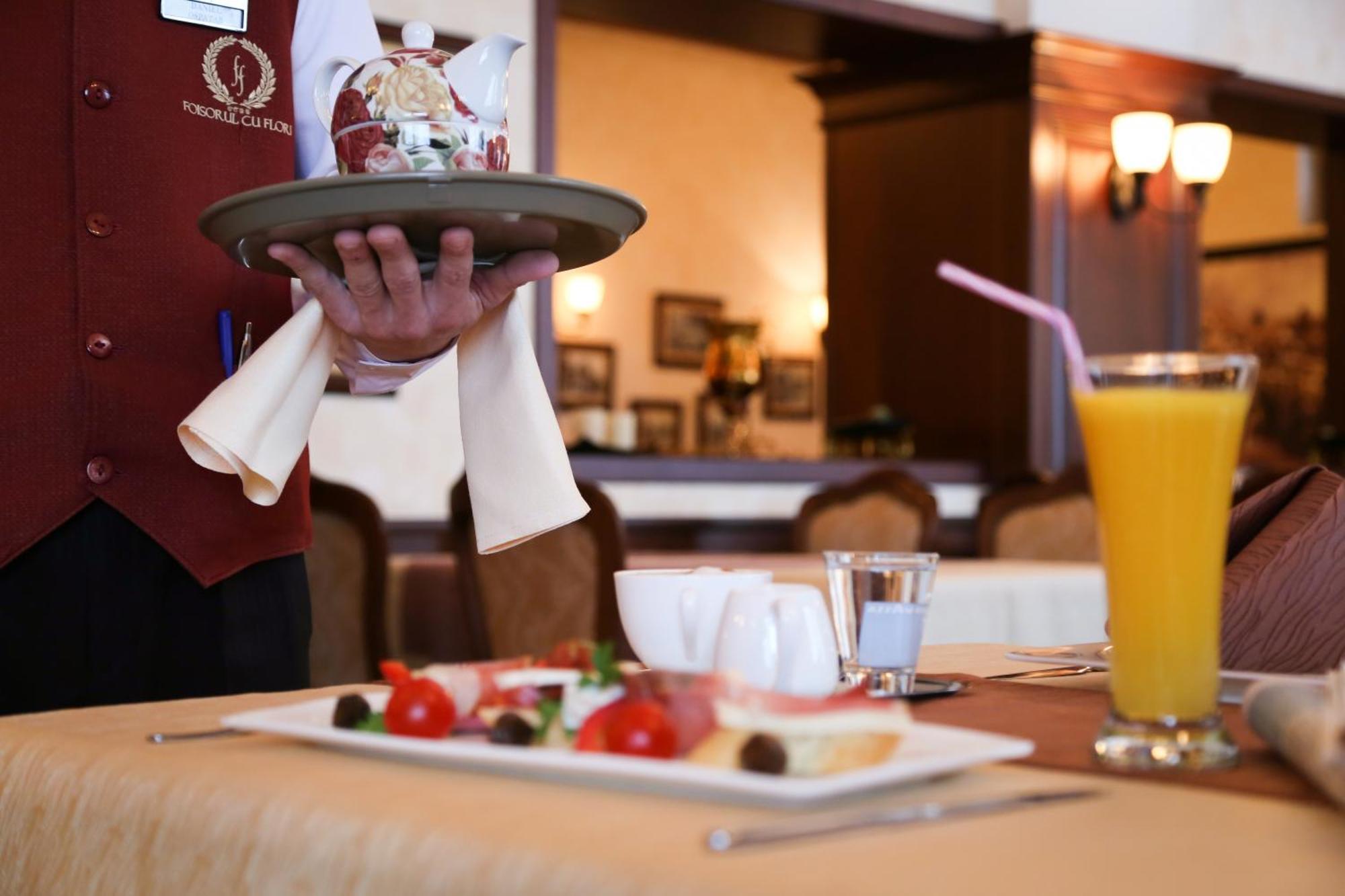 Hotel Foisorul Cu Flori Sinaia Kültér fotó
