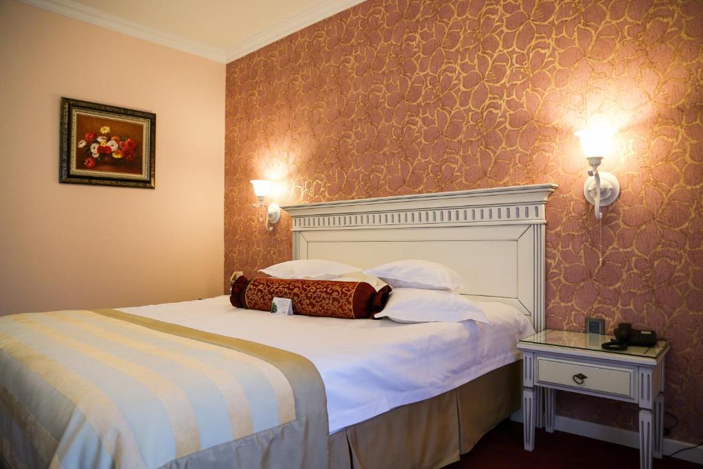 Hotel Foisorul Cu Flori Sinaia Kültér fotó