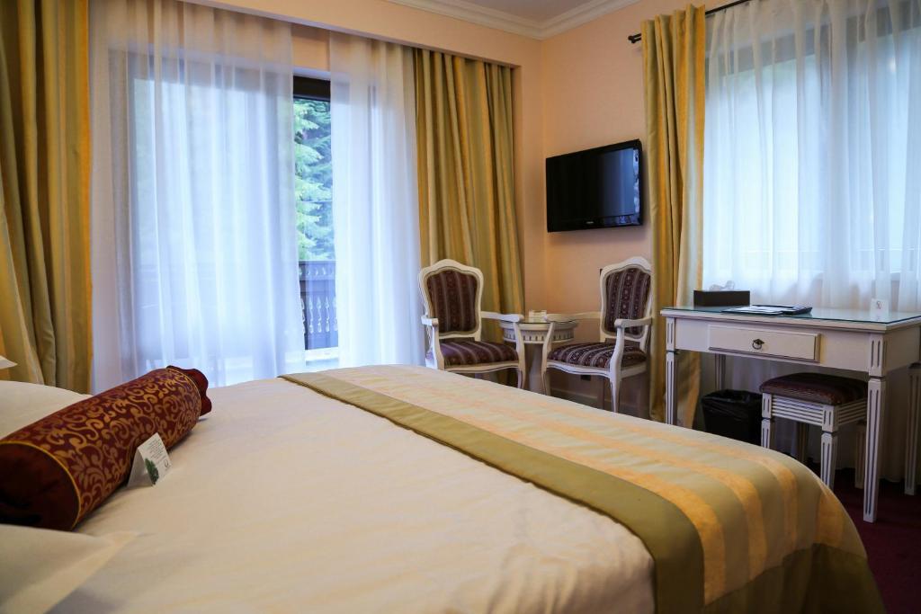 Hotel Foisorul Cu Flori Sinaia Kültér fotó