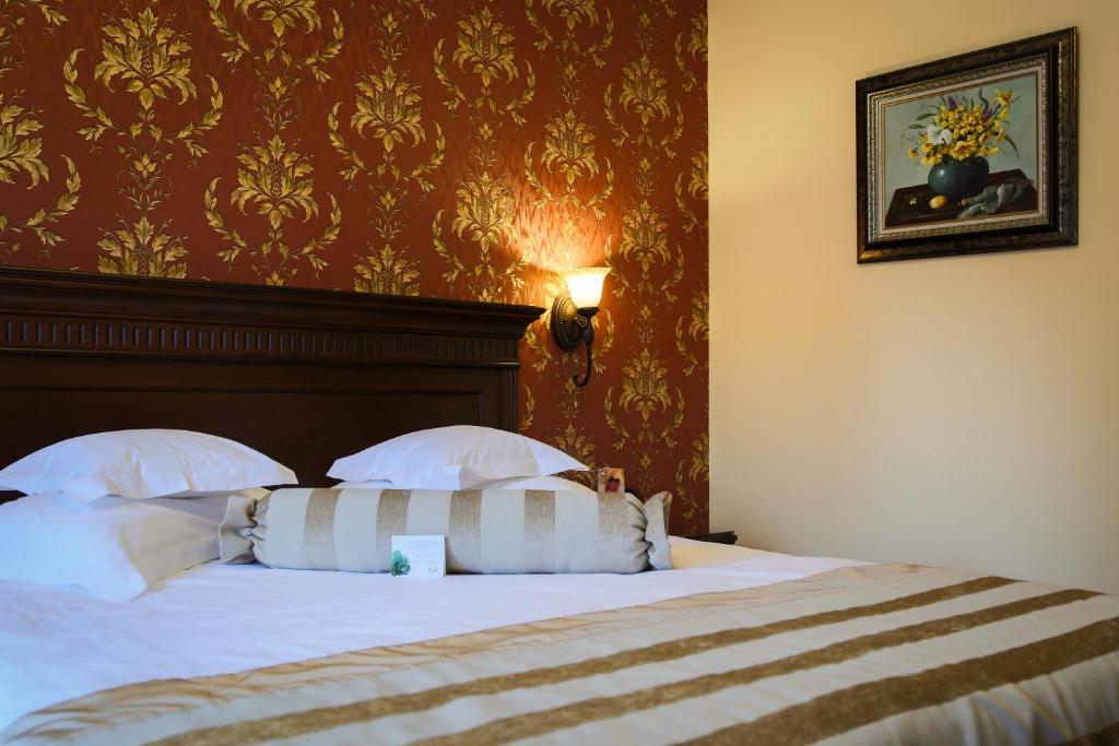 Hotel Foisorul Cu Flori Sinaia Kültér fotó