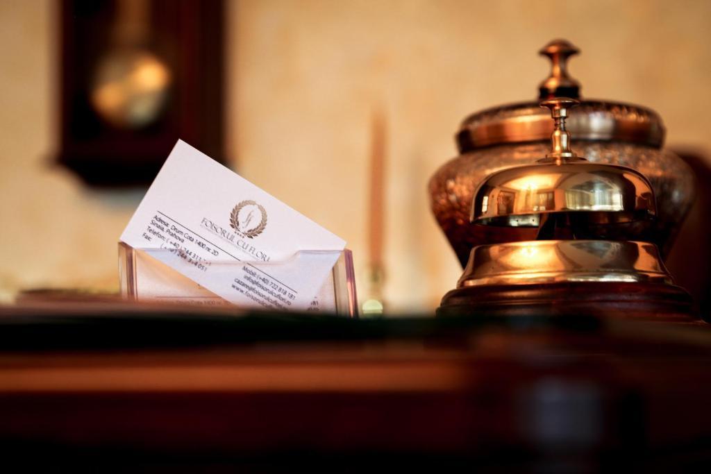Hotel Foisorul Cu Flori Sinaia Kültér fotó