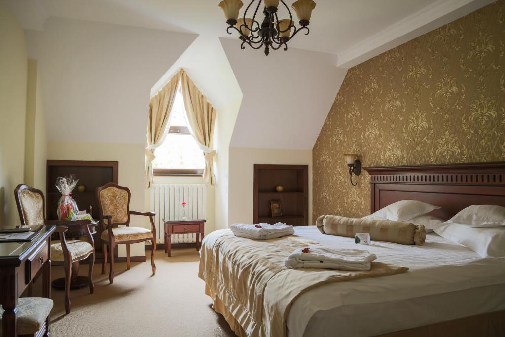 Hotel Foisorul Cu Flori Sinaia Kültér fotó