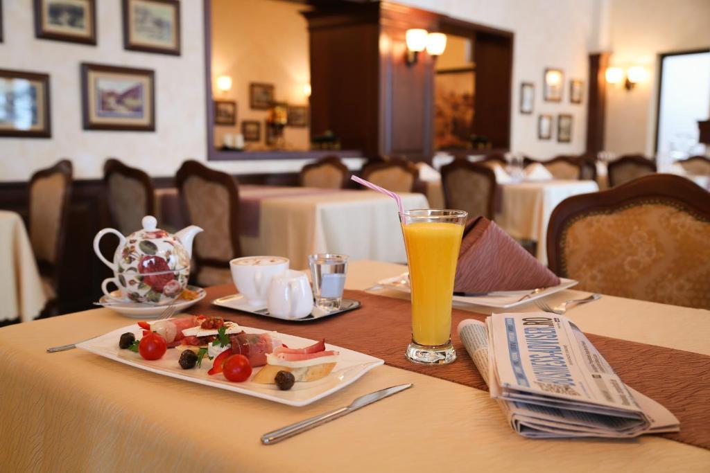Hotel Foisorul Cu Flori Sinaia Kültér fotó