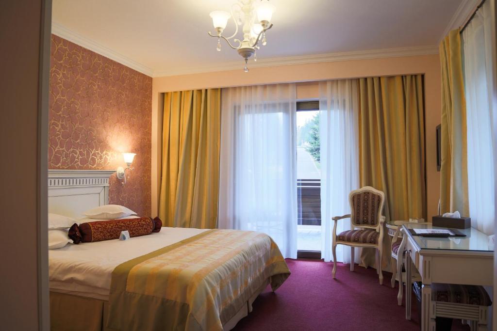 Hotel Foisorul Cu Flori Sinaia Kültér fotó