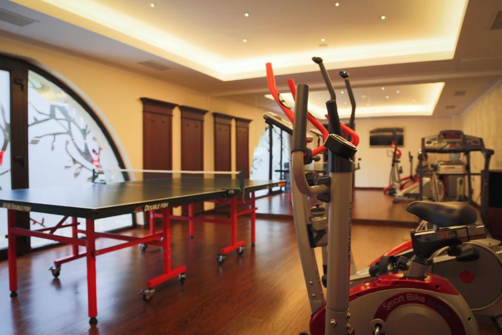 Hotel Foisorul Cu Flori Sinaia Kültér fotó