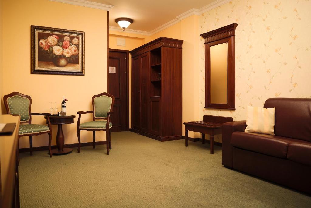 Hotel Foisorul Cu Flori Sinaia Kültér fotó