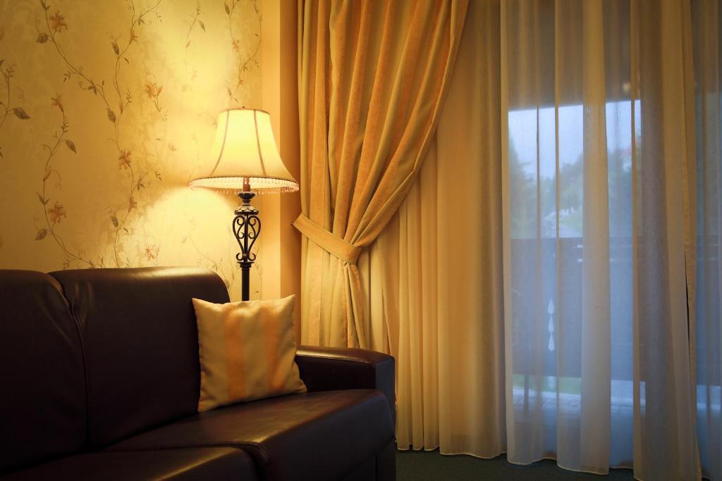 Hotel Foisorul Cu Flori Sinaia Kültér fotó