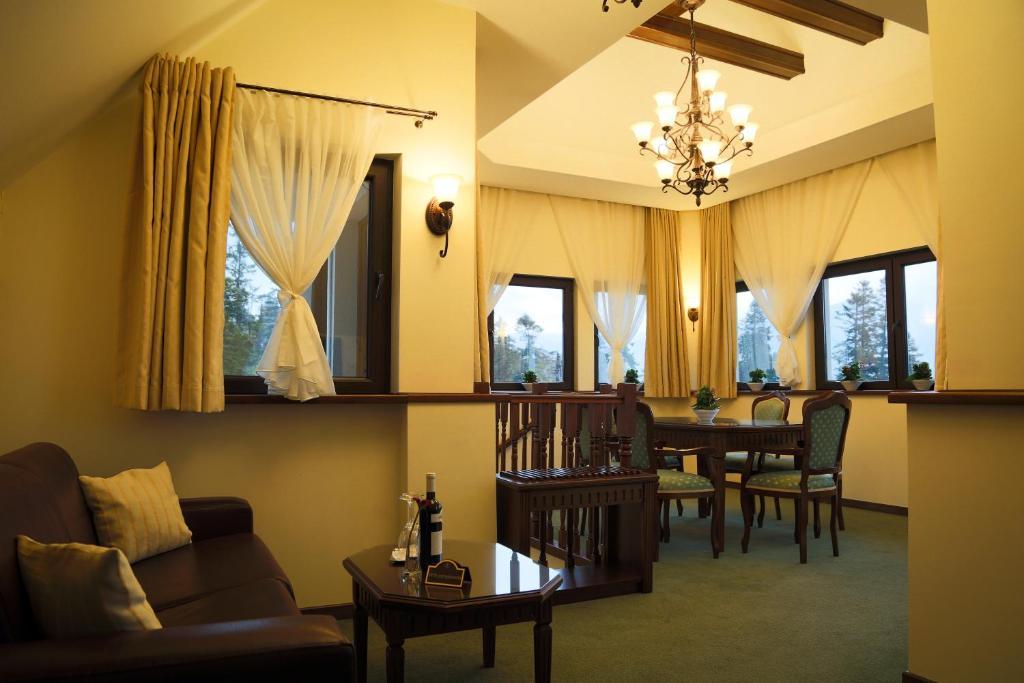 Hotel Foisorul Cu Flori Sinaia Kültér fotó