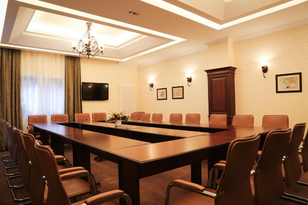 Hotel Foisorul Cu Flori Sinaia Kültér fotó
