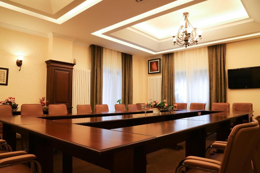 Hotel Foisorul Cu Flori Sinaia Kültér fotó