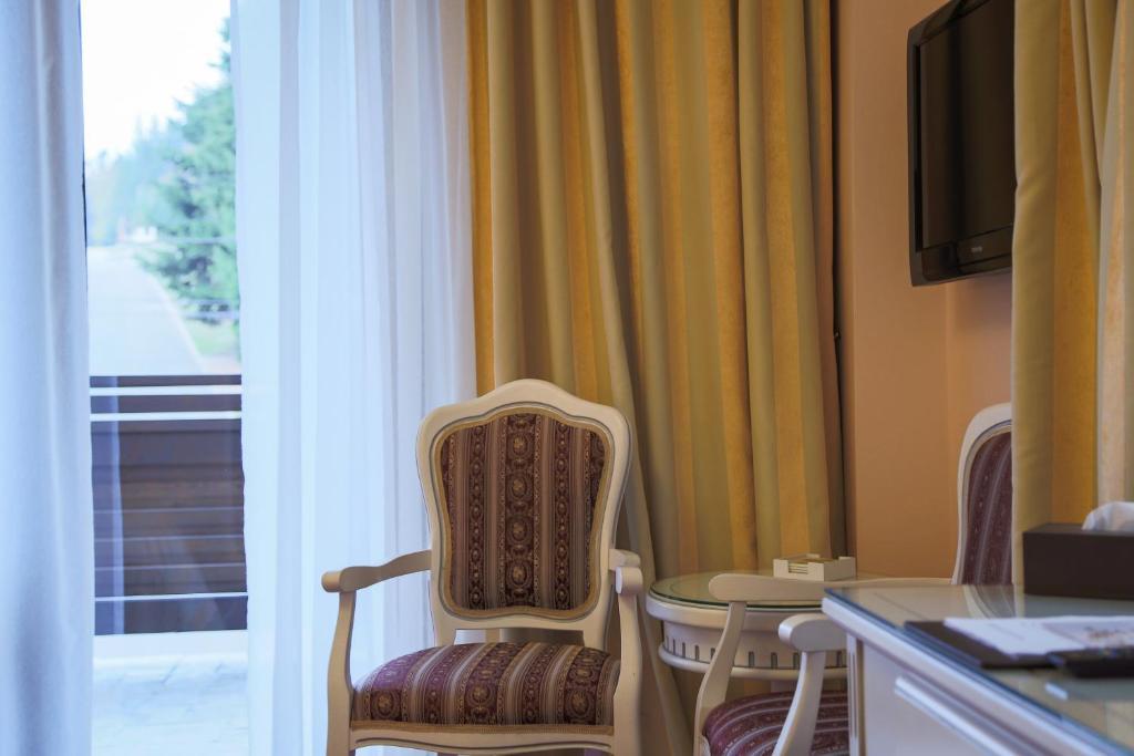 Hotel Foisorul Cu Flori Sinaia Szoba fotó