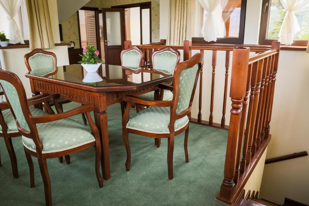 Hotel Foisorul Cu Flori Sinaia Kültér fotó
