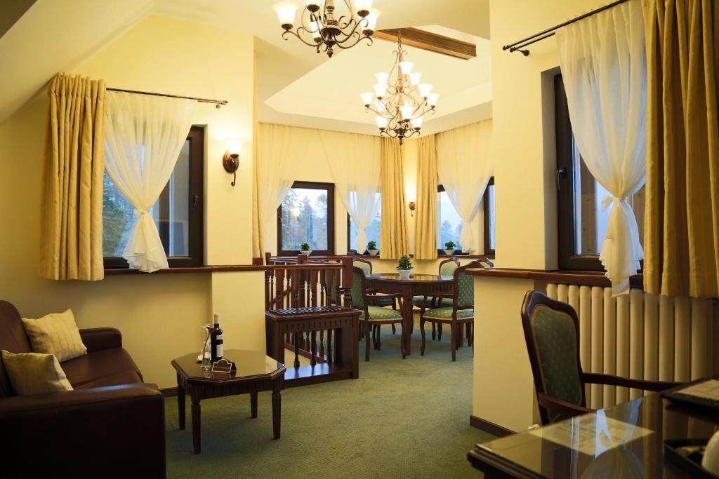 Hotel Foisorul Cu Flori Sinaia Kültér fotó