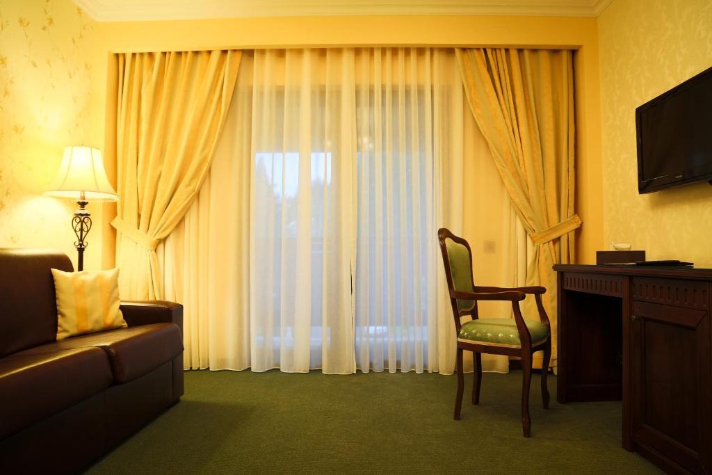 Hotel Foisorul Cu Flori Sinaia Kültér fotó